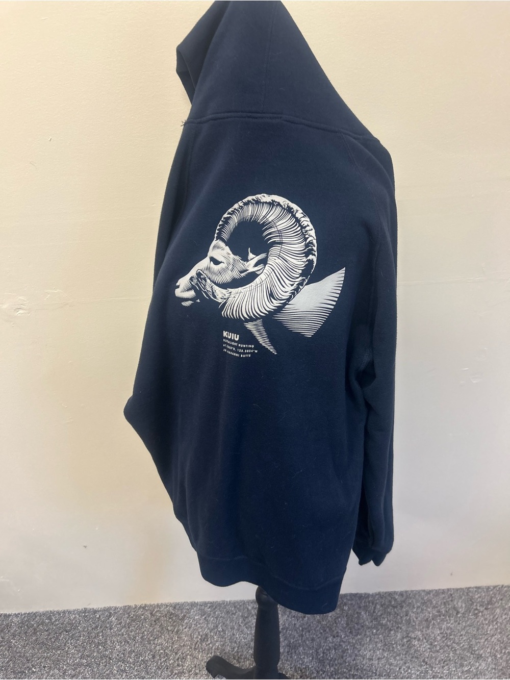 Women’s KUIU Navy Ram Horn Graphic sweatshirt-Longer length-EUC-Size xxl